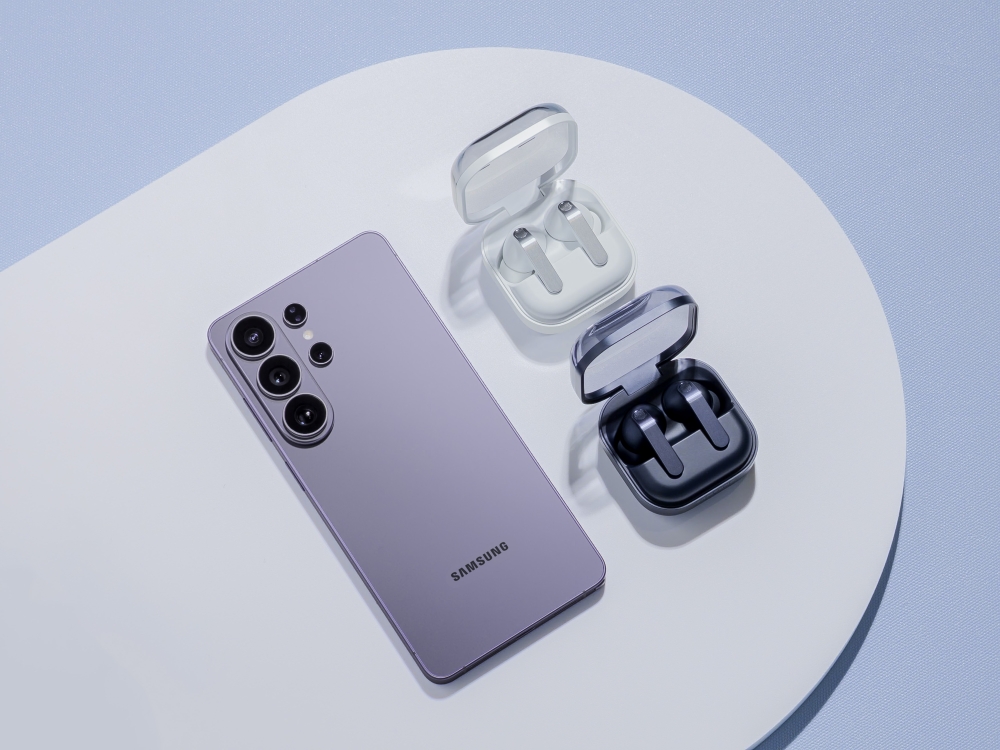 Galaxy S26 UltraとGalaxy Buds4公式イメージ